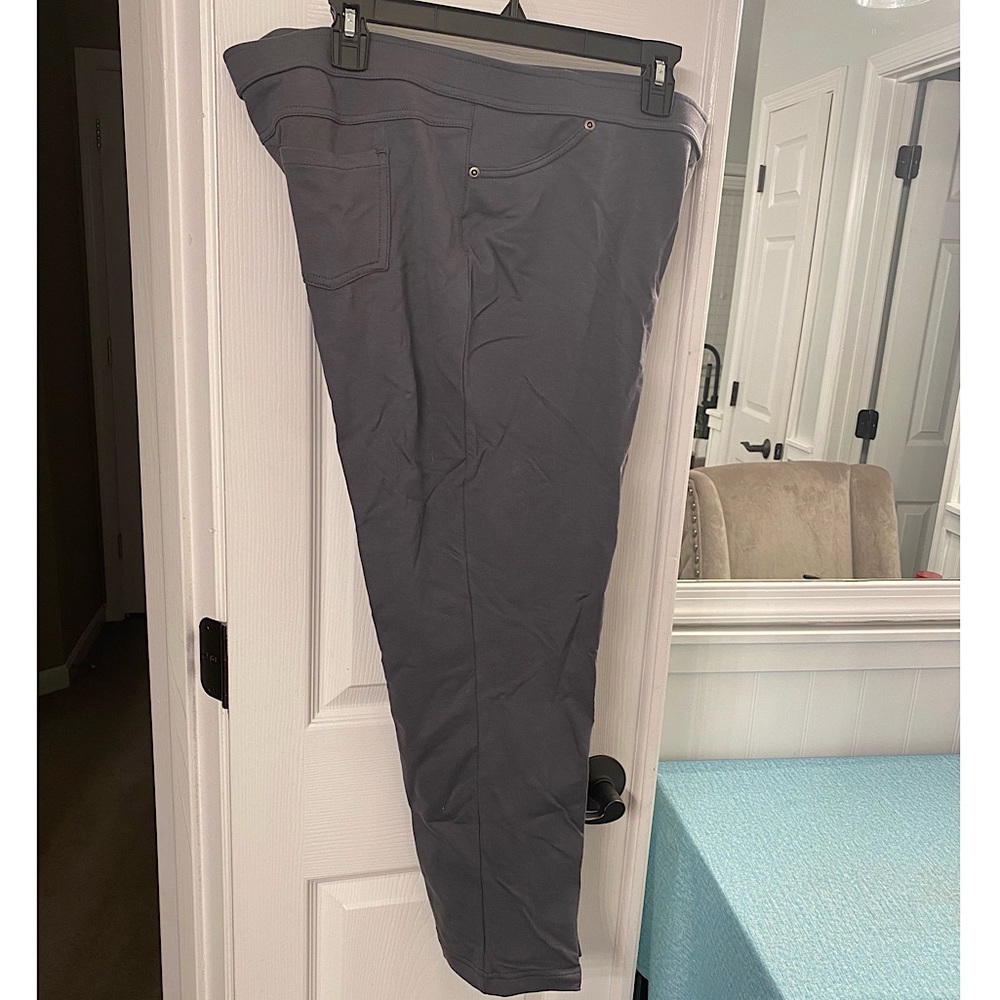Susan Graver gray stretchy jeans. Size XL petite